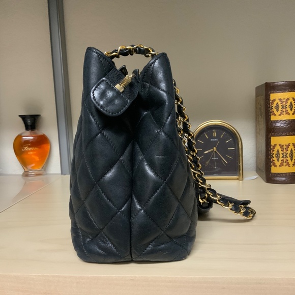 Chanel Black Quilted Shoulder Bag with Gold Chain - Picture 8 of 13